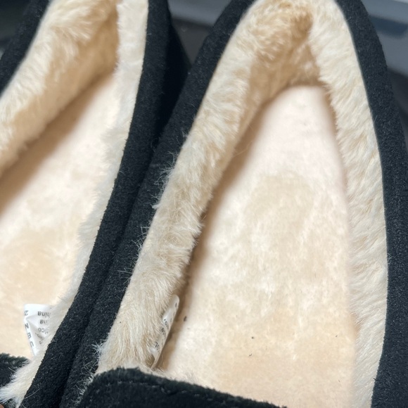 Secret treasures sz 8 Black Faux-Suede Cozy Bow Moccasin Slippers never worn. - Picture 7 of 9